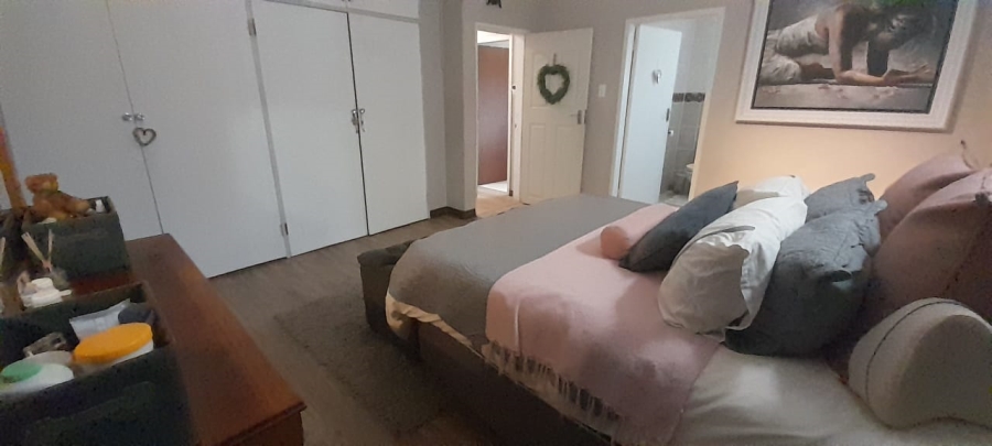 4 Bedroom Property for Sale in Wilkoppies North West